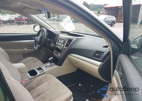 2013 Subaru Outback 2.5I Premium z USA, uszkodzony, nr VIN 4S4BRCGC8D3299978